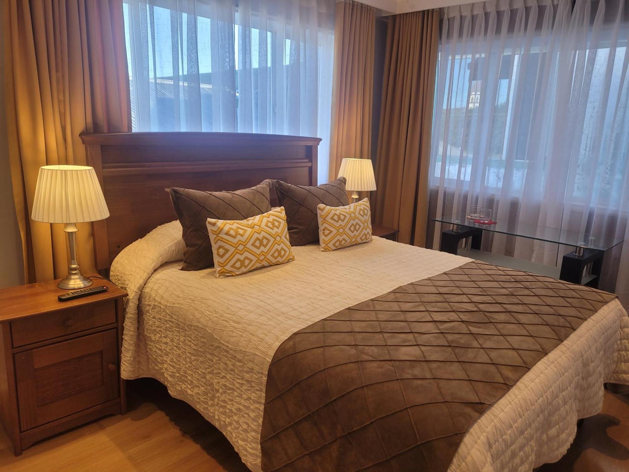Hotel Puerta Del Lago Puerto Varas Kültér fotó