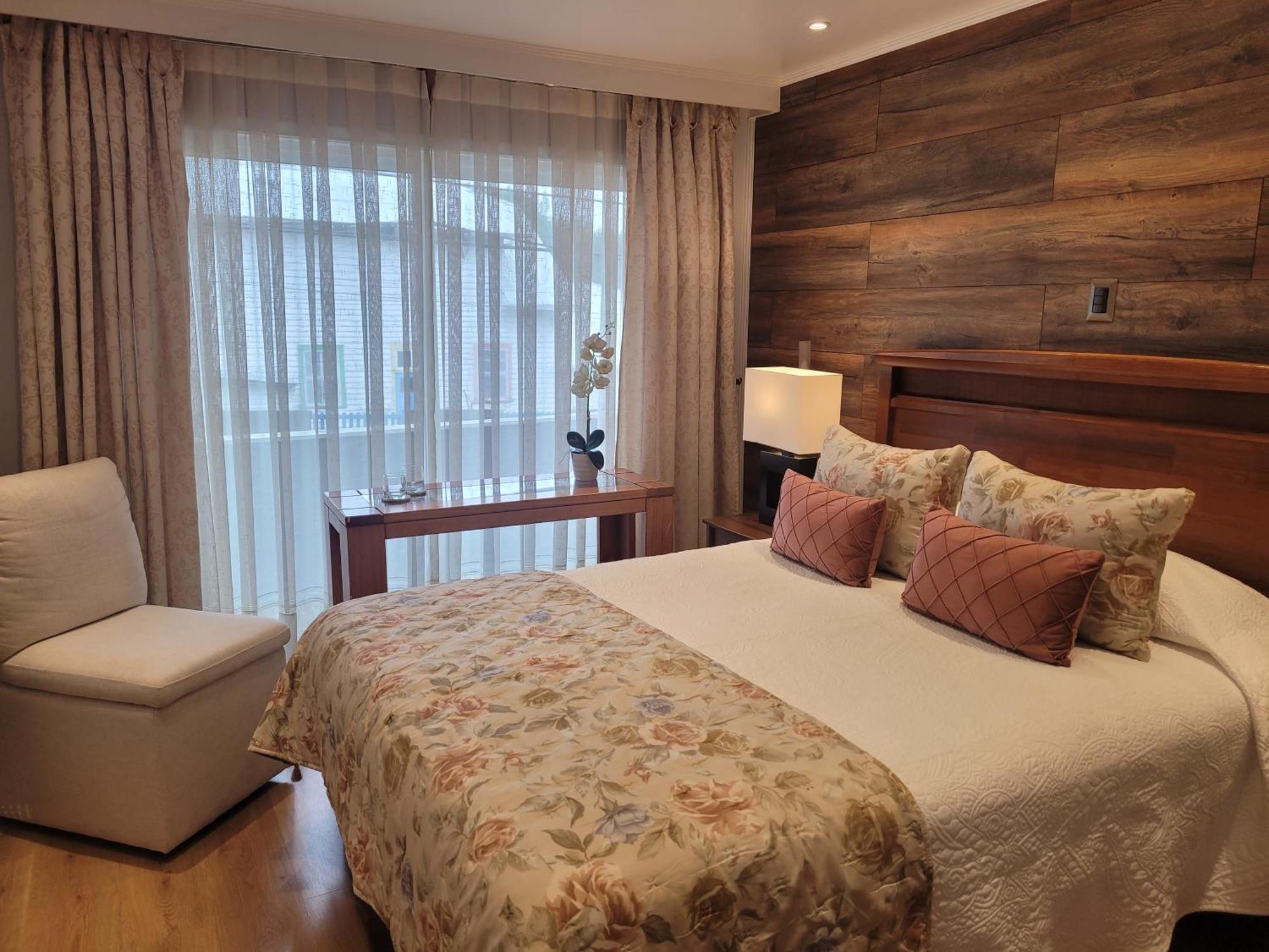 Hotel Puerta Del Lago Puerto Varas Kültér fotó