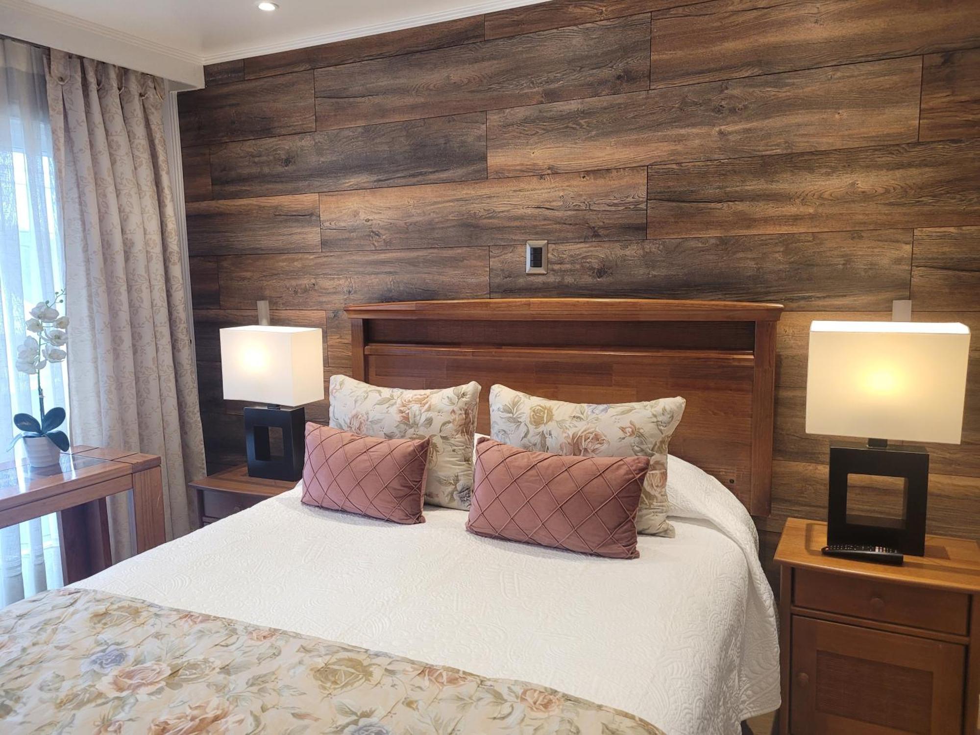 Hotel Puerta Del Lago Puerto Varas Kültér fotó