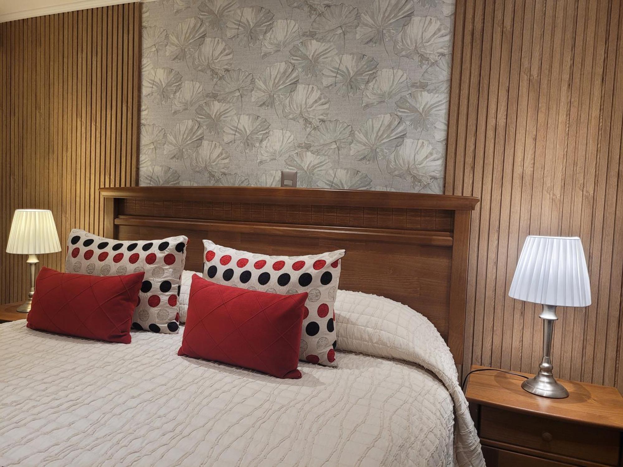 Hotel Puerta Del Lago Puerto Varas Kültér fotó