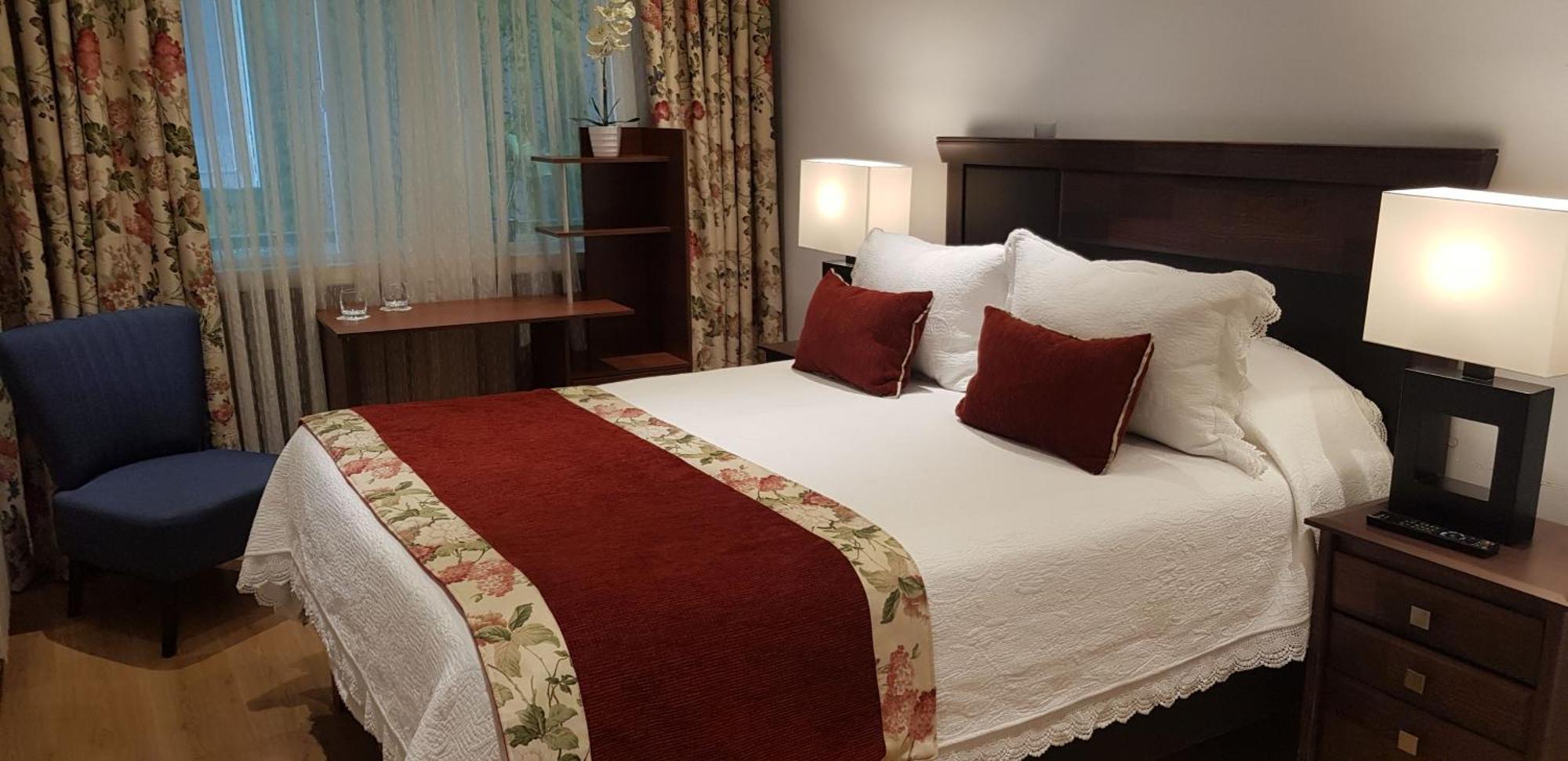 Hotel Puerta Del Lago Puerto Varas Kültér fotó