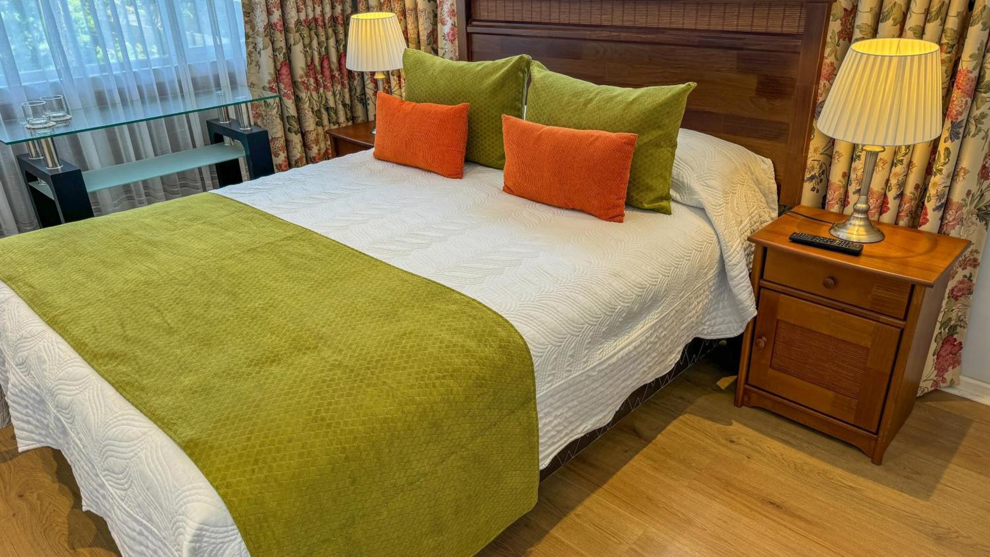 Hotel Puerta Del Lago Puerto Varas Kültér fotó