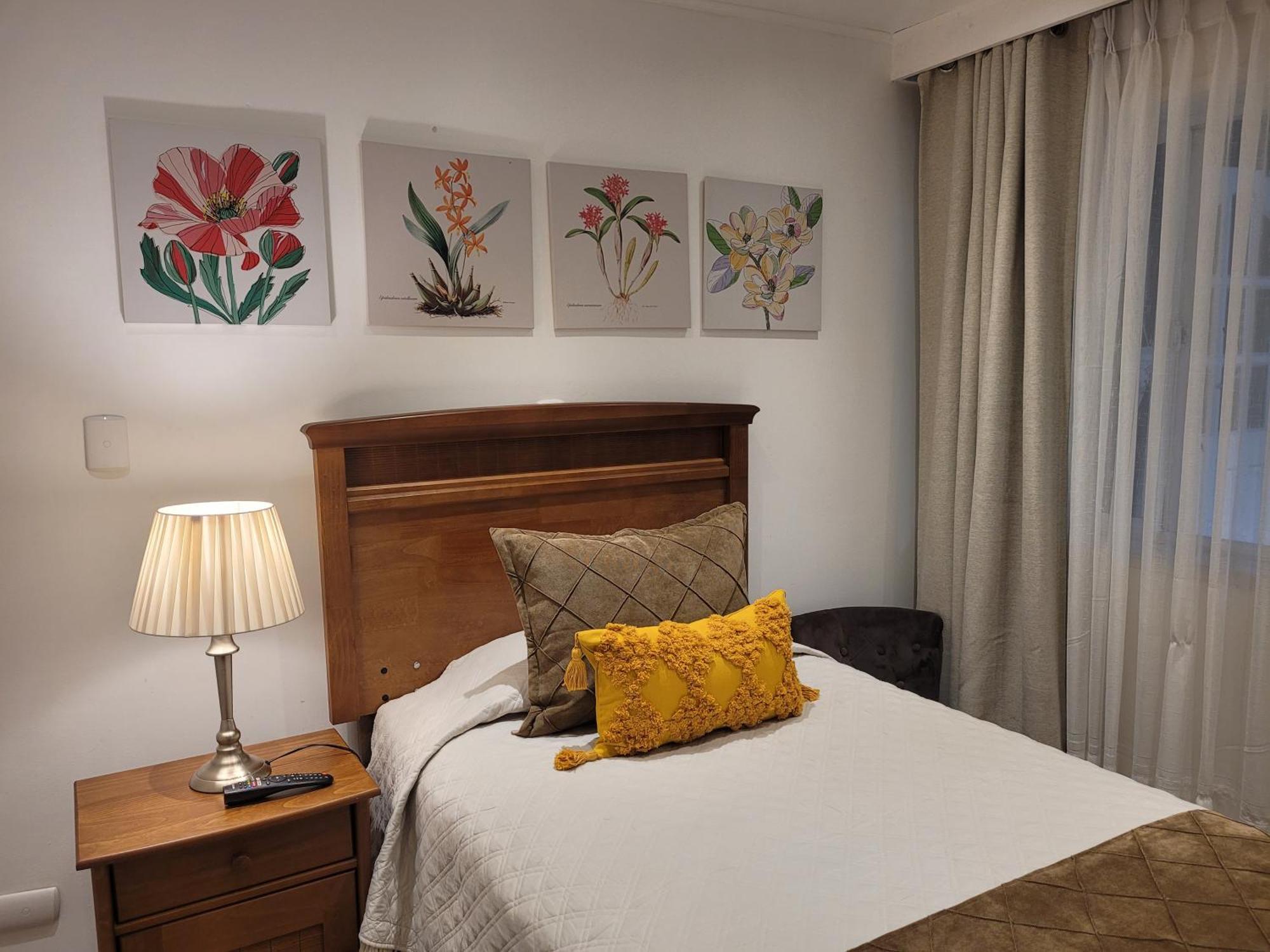 Hotel Puerta Del Lago Puerto Varas Kültér fotó